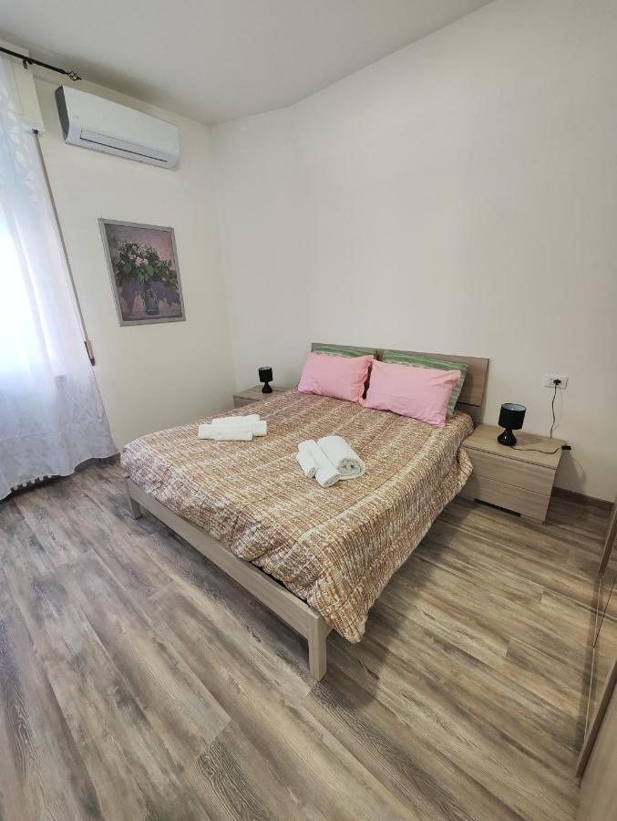 Appartamento C&Y Torelli 1 Новара Екстер'єр фото